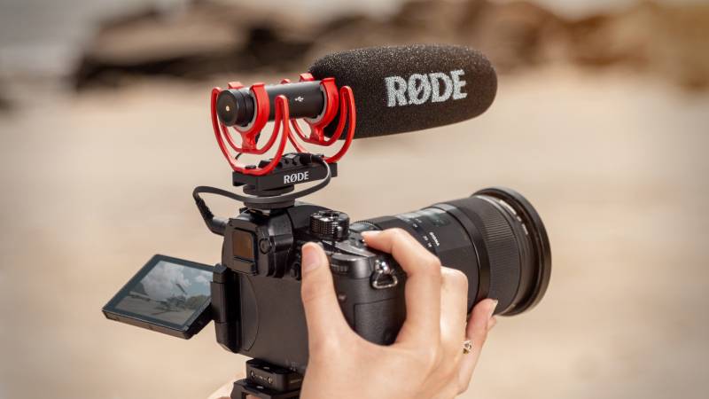 Rode VideoMic NTG có đầu ra âm thanh 3,5 mm với cáp TRRS