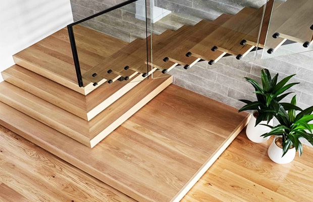 Nếu cầu thang gỗ công nghiệp bị bám các vết bẩn cứng đầu, bạn chỉ cần dùng 1 chiếc khăn ẩm thấm lên các vết bẩn và bạn chà xát nhiều lần
